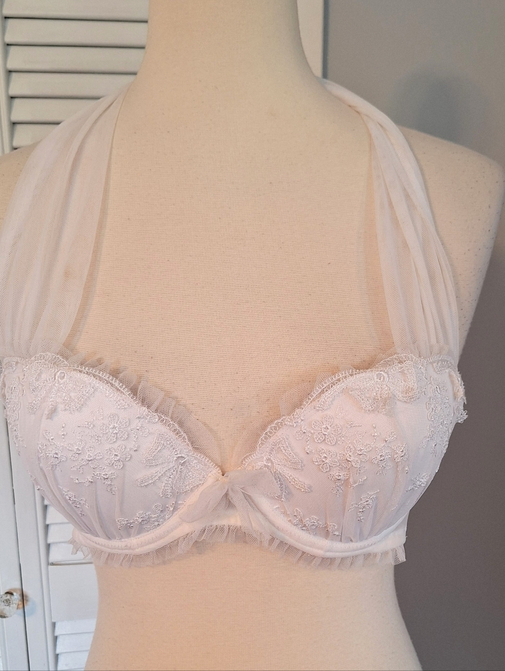 Victoria's Secret Bridal Embroidery White Lace Halter Push-Up Bra 36B *A1 - Picture 2 of 4